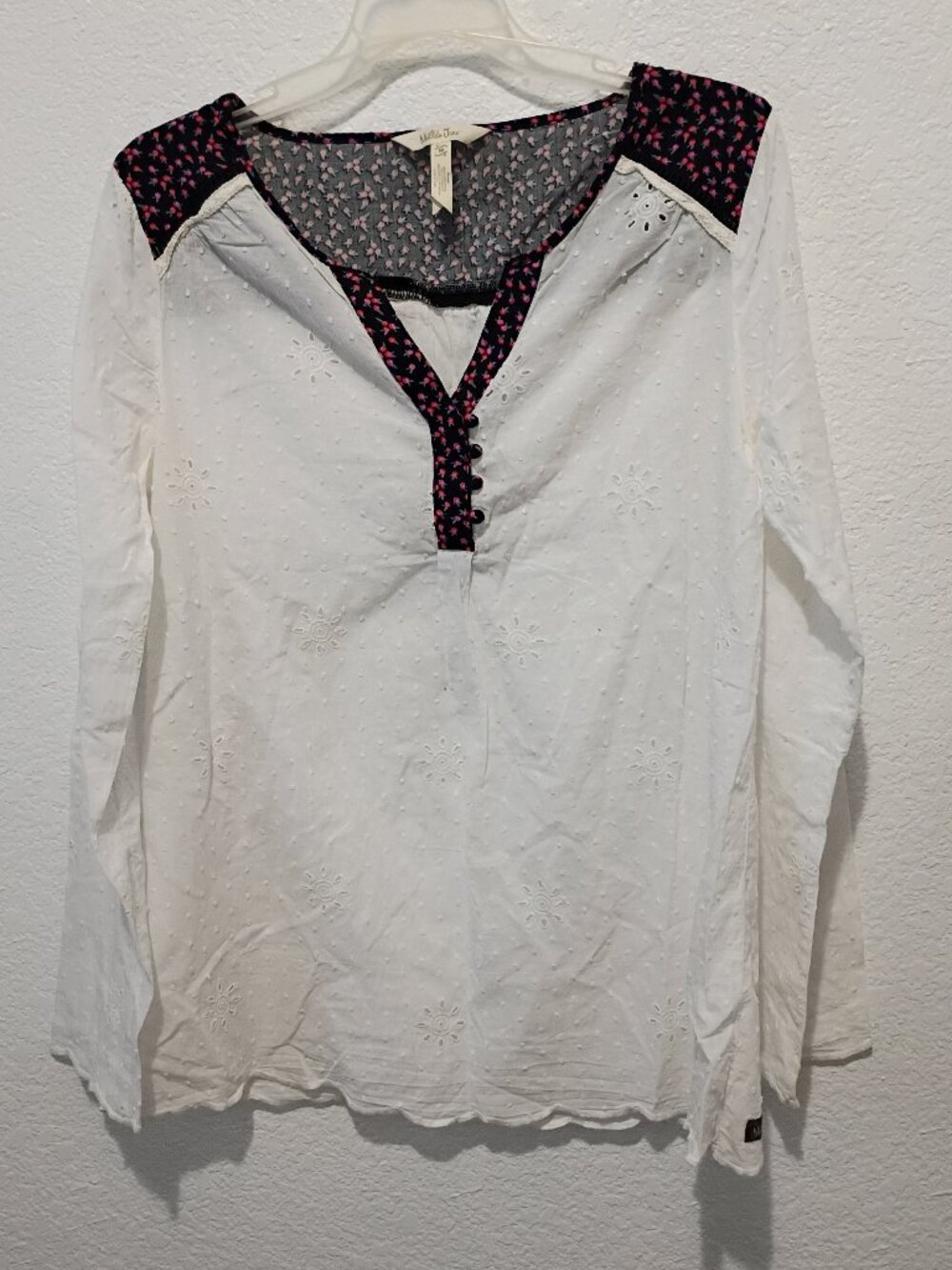 Matilda Jane Women’s White Tunic Top Long Sleeve Scallop Hem Eyelets Medium
